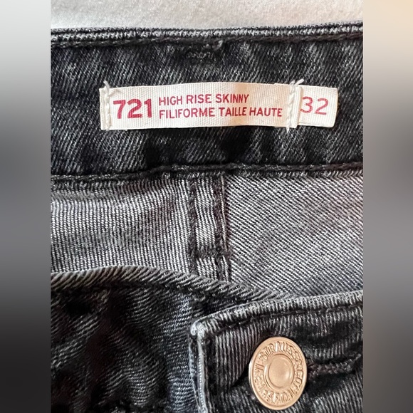 Levi’s 721 High Rise Distressed Jeans - Picture 6 of 7